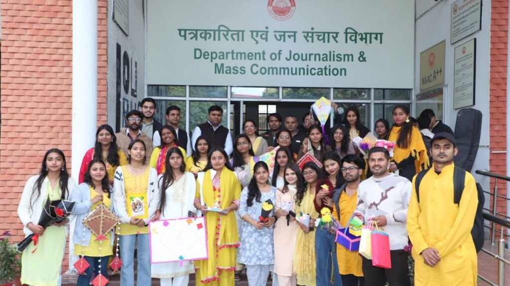 पत्रकारिता के छात्रों को रचनात्मक होना अनिवार्य : डॉ रश्मि गोरे