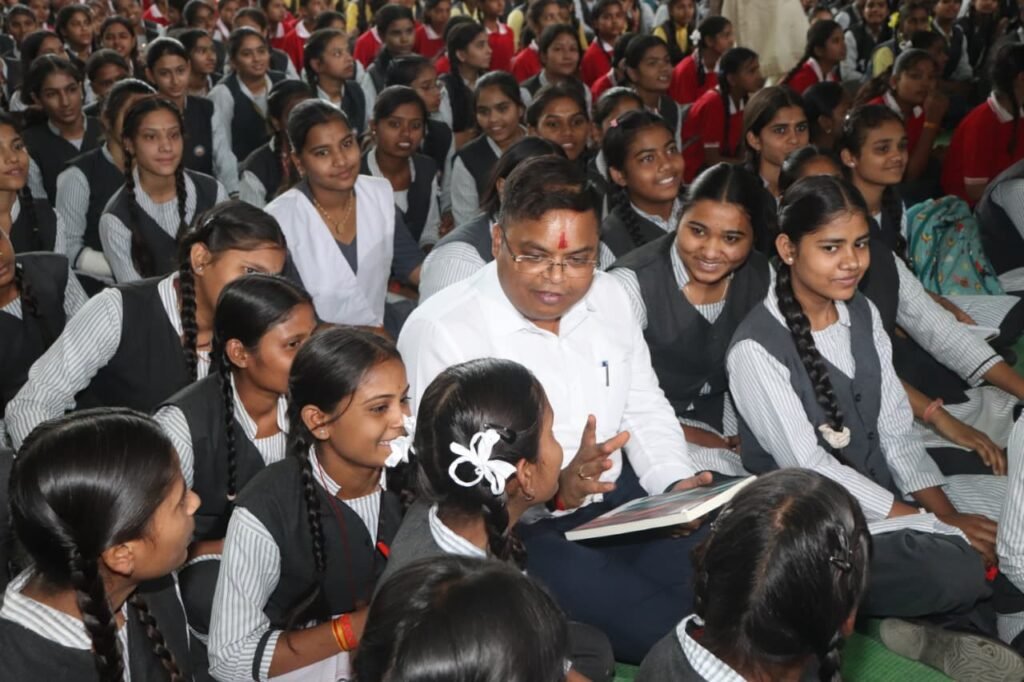 कलेक्टर शिवम वर्मा