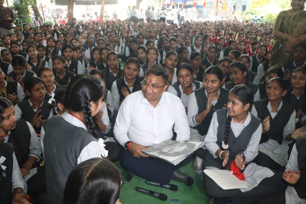 कलेक्टर शिवम वर्मा