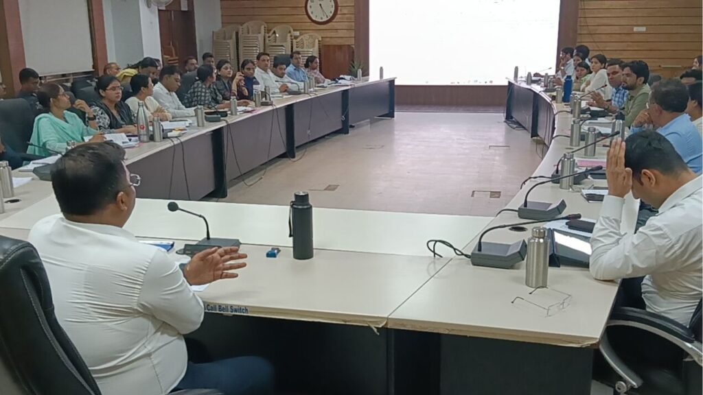 कलेक्टर शिवम वर्मा