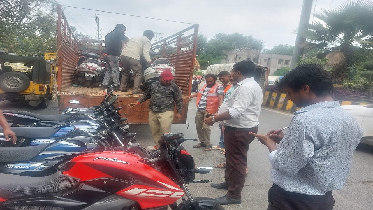 यातायात व्यवस्था को सुगम बनाने की दिशा में जिला प्रशासन की कड़ी कार्रवाई, 10 दुकानें सील