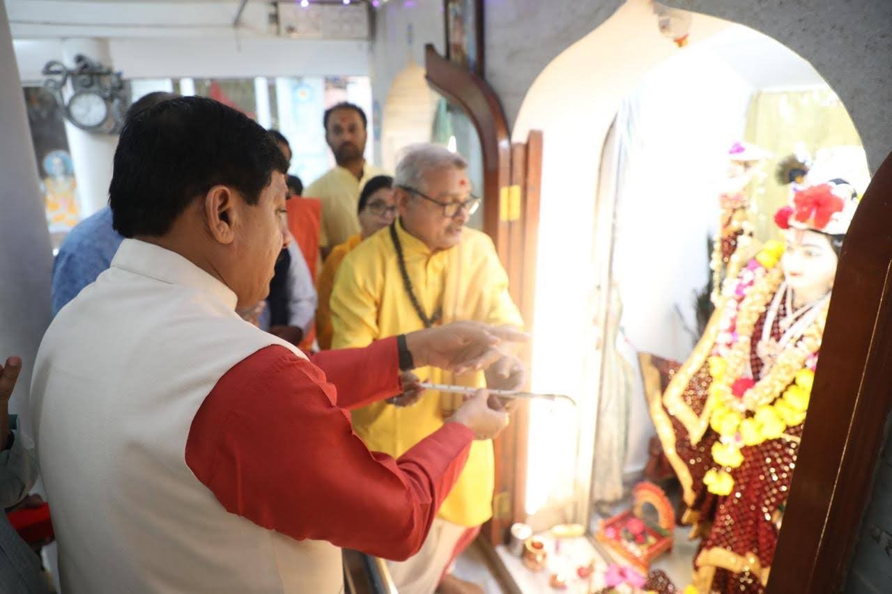 मुख्यमंत्री डॉ मोहन यादव ने कृष्ण को बंसी भेंट की