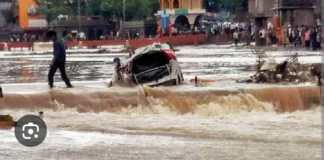 गुजरात में बाढ़ से भारी तबाही, 29 की मौत, कई इलाके जलमग्न