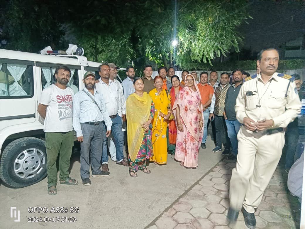 हिंदू महासभा ने किया भंवरकुँवा थाने का घेराव