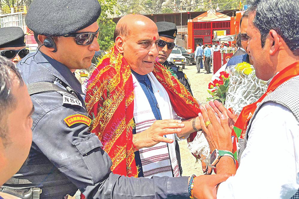 फांसी नहीं देते तो क्या अफजल गुरु को माला पहनाते: सिंह