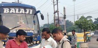 वाहनों की चेकिंग की मुहिम जारी ।18 से अधिक वाहनों पर लगाया गया जुर्माना।