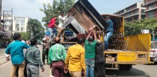 सड़कों और फुटपाथ को अतिक्रमणमुक्त करने की मुहिम आज भी रही जारी