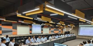 इंदौर के विकास को लेकर बैठक, शिकायतों का करें विश्लेषण, ताकि जल्द हो समाधान: आयुक्त वर्मा