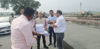 संभागायुक्त दीपक सिंह ने इंदौर विकास प्राधिकरण द्वारा बनाये जा रहे MR-12 सड़क मार्ग का किया निरीक्षण