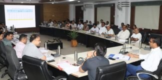 तीन माह से अधिक की समय -सीमा के लंबित राजस्व प्रकरणों के निराकरण के लिये विशेष प्रयास किये जायें