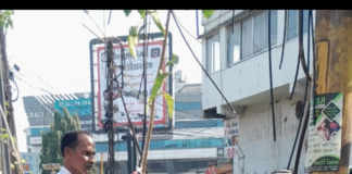 शहर के मध्य क्षेत्र में विद्युत पोलों से केबलों के जाल को हटाने की कार्रवाई