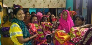 पटना में भीषण ठंड को लेकर गरीबों के बीच गर्म कपड़ों का वितरण माया श्रीवास्तव