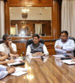 वर्षा पूर्व पूर्व विद्युत कंपनी व निगम द्वारा तैयारी की समीक्षा जिसमें निगम आयुक्त बिजली विभाग के एम डी और महापौर सम्मिलित हुए