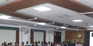 कलेक्टर आशीष सिंह ने अस्पताल संचालकों की बैठक लेकर दिए प्रभावी क्रियान्वयन के निर्देश