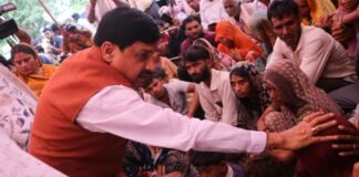MP Khandwa Accident: दुर्गा विसर्जन के दौरान ट्रैक्टर ट्रॉली पलटने से 11 की मौत, CM ने परिवारों से मिलकर दी संवेदना और की मदद की घोषणा