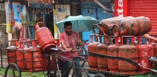 Diwali 2025 Gift: उज्ज्वला योजना में 1.75 करोड़ महिलाओं को मिलेगा फ्री एलपीजी सिलेंडर, जानिए कैसे मिलेगा फायदा उज्ज्वला योजना