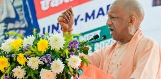 उत्तर प्रदेश के सभी स्कूलों में ‘वंदे मातरम्’ अनिवार्य, सीएम योगी बोले – हर नागरिक के मन में जागे मातृभूमि के प्रति सम्मान उत्तर प्रदेश के सभी स्कूलों में ‘वंदे मातरम्’ अनिवार्य