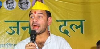 तेजप्रताप यादव बोले, तेजस्वी अभी बच्चा है, चुनाव के बाद उसे झुनझुना पकड़ाएंगे, बिहार में भाई बनाम भाई की जंग तेज तेजप्रताप यादव