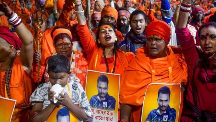 Bangladesh Hindu News बांग्लादेश में हिंदुओं की हत्या पर भारत में विरोध तेज, सिलीगुड़ी से गुवाहाटी तक प्रदर्शन