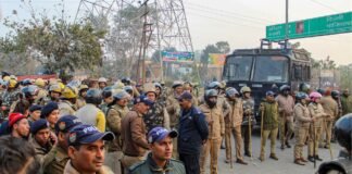 ऋषिकेश में वनभूमि सर्वे के विरोध में बवाल, भीड़ ने पुलिस पर बरसाए पत्थर, रेलवे ट्रैक और हाईवे जाम ऋषिकेश में वनभूमि सर्वे
