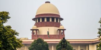 सुप्रीम कोर्ट ने बूथ स्तर अधिकारियों की सुरक्षा को लेकर सभी राज्यों को दिए कड़े निर्देश सुप्रीम कोर्ट ने बूथ स्तर अधिकारियों की सुरक्षा को लेकर सभी राज्यों को दिए कड़े निर्देश