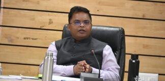 इंदौर ब्रेकिंग: अनियमितता पर पटवारी निलंबित, कलेक्टर शिवम वर्मा की बड़ी कार्रवाई इंदौर कलेक्टर शिवम वर्मा