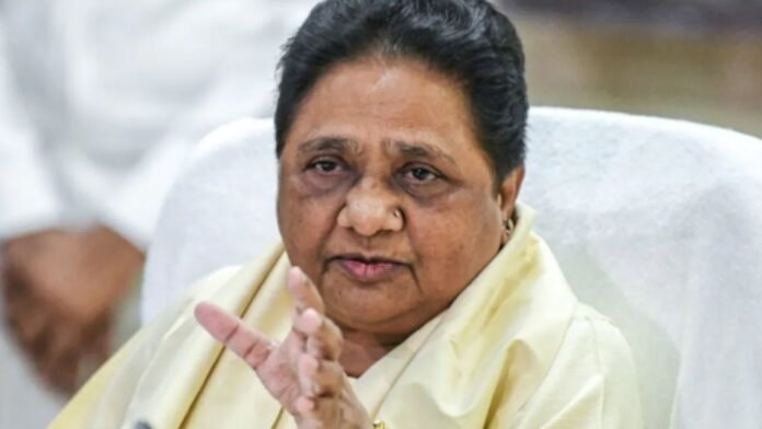 बुर्का विवाद पर मायावती की नसीहत