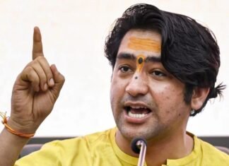 “वेद नहीं मानोगे तो बच्चे जावेद-नावेद बनेंगे” — बागेश्वर बाबा के बयान से मचा बवाल बागेश्वर बाबा