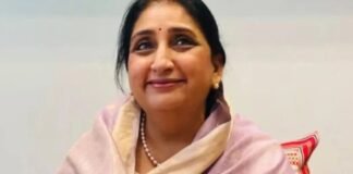 सुनेत्रा पवार बनीं महाराष्ट्र की पहली महिला डिप्टी सीएम, शपथ समारोह में गूंजे ‘अजित दादा अमर रहें’ के नारे, भावुक हुआ एनसीपी खेमा सुनेत्रा पवार बनीं महाराष्ट्र की पहली महिला डिप्टी सीएम