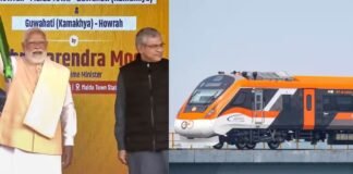 देश को मिली पहली वंदे भारत स्लीपर ट्रेन की सौगात, पीएम मोदी ने दिखाई हरी झंडी वंदे भारत स्लीपर ट्रेन