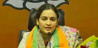 यादव परिवार में दरार, अपर्णा और प्रतीक के रिश्ते पर संकट, प्रतीक यादव ने तलाक का किया ऐलान अपर्णा और प्रतीक के रिश्ते