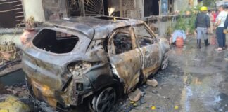 इंदौर में ईवी चार्जिंग के दौरान भीषण आग, देर रात शॉर्ट सर्किट से लगी आग ने ली 8 जानें, ईवी सुरक्षा पर उठे सवाल इंदौर में ईवी चार्जिंग के दौरान भीषण आग