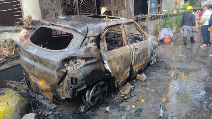 Indore EV Car Fire इंदौर में ईवी चार्जिंग के दौरान भीषण आग