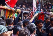 खामेनेई के इंतकाल के बाद सड़कों पर उतरे लोग, अमेरिका-इजराइल के खिलाफ प्रदर्शन खामेनेई के इंतकाल