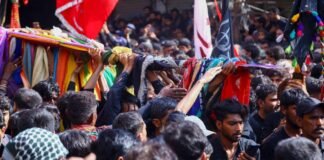 खामेनेई के इंतकाल के बाद सड़कों पर उतरे लोग, अमेरिका-इजराइल के खिलाफ प्रदर्शन खामेनेई के इंतकाल