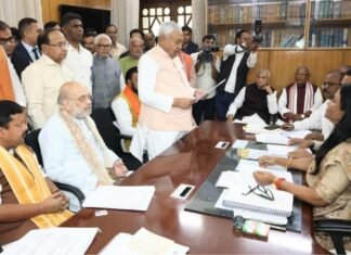 सीएम पद छोड़कर दिल्ली की ओर बढ़े नीतीश कुमार, नामांकन के समय अमित शाह भी रहे मौजूद नीतीश कुमार नामांकन