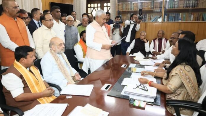 नीतीश कुमार नामांकन