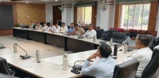 Indore News: कलेक्टर शिवम वर्मा की अधिकारियों को हिदायत, निर्धारित समय में अग्नि सुरक्षा संबंधी व्यवस्थाएं नहीं करने पर होगी सख्त कार्रवाई Indore News
