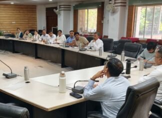 Indore News: कलेक्टर शिवम वर्मा की अधिकारियों को हिदायत, निर्धारित समय में अग्नि सुरक्षा संबंधी व्यवस्थाएं नहीं करने पर होगी सख्त कार्रवाई Indore News