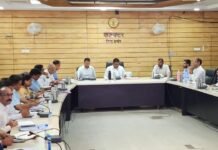 सीएम हेल्पलाइन के प्रकरणों की कलेक्टर शिवम वर्मा ने की समीक्षा, कार्यों के निराकरण नहीं होने पर कार्रवाई के निर्देश कलेक्टर शिवम वर्मा