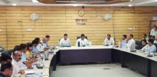 सीएम हेल्पलाइन के प्रकरणों की कलेक्टर शिवम वर्मा ने की समीक्षा, कार्यों के निराकरण नहीं होने पर कार्रवाई के निर्देश कलेक्टर शिवम वर्मा