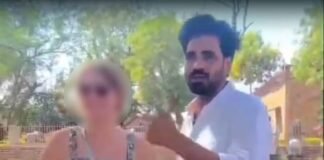 ग्वालियर किले में विदेशी महिला से आपत्तिजनक मजाक, अभद्र टिप्पणी पर भड़के लोग, पुलिस तक पहुंचा मामला ग्वालियर किले में विदेशी महिला से आपत्तिजनक मजाक