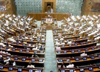 लोकसभा में महिला आरक्षण विधेयक गिरा, मात्र 298 वोट समर्थन में पड़े लोकसभा में महिला आरक्षण