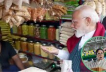 झाड़ग्राम में पीएम मोदी ने लिया झालमुरी का स्वाद, ममता बनर्जी ने बताया ‘ड्रामा’ झाड़ग्राम में पीएम मोदी