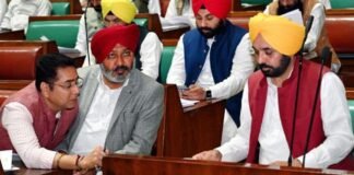 पंजाब की राजनीति में हलचल तेज, सरकार पर संकट, 7 सांसदों के बाद 28 विधायकों के जाने की आशंका पंजाब की राजनीति में हलचल तेज