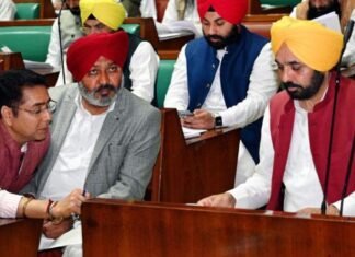 पंजाब की राजनीति में हलचल तेज, सरकार पर संकट, 7 सांसदों के बाद 28 विधायकों के जाने की आशंका पंजाब की राजनीति में हलचल तेज