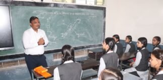 स्कूल चले हम अभियान: कलेक्टर शिवम वर्मा बोले- हर दिन कुछ नया सीखें, तभी मिलेगी सफलता कलेक्टर शिवम वर्मा