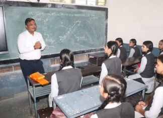 स्कूल चले हम अभियान: कलेक्टर शिवम वर्मा बोले- हर दिन कुछ नया सीखें, तभी मिलेगी सफलता कलेक्टर शिवम वर्मा