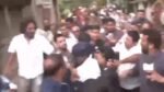 Video: ममता बनर्जी के भतीजे और सांसद अभिषेक बनर्जी की लोगों ने की पिटाई, कपड़े भी फाड़े