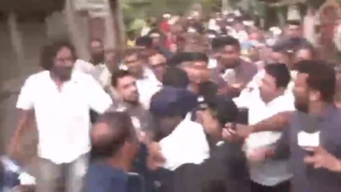Bengal News सांसद अभिषेक बनर्जी की लोगों ने की पिटाई